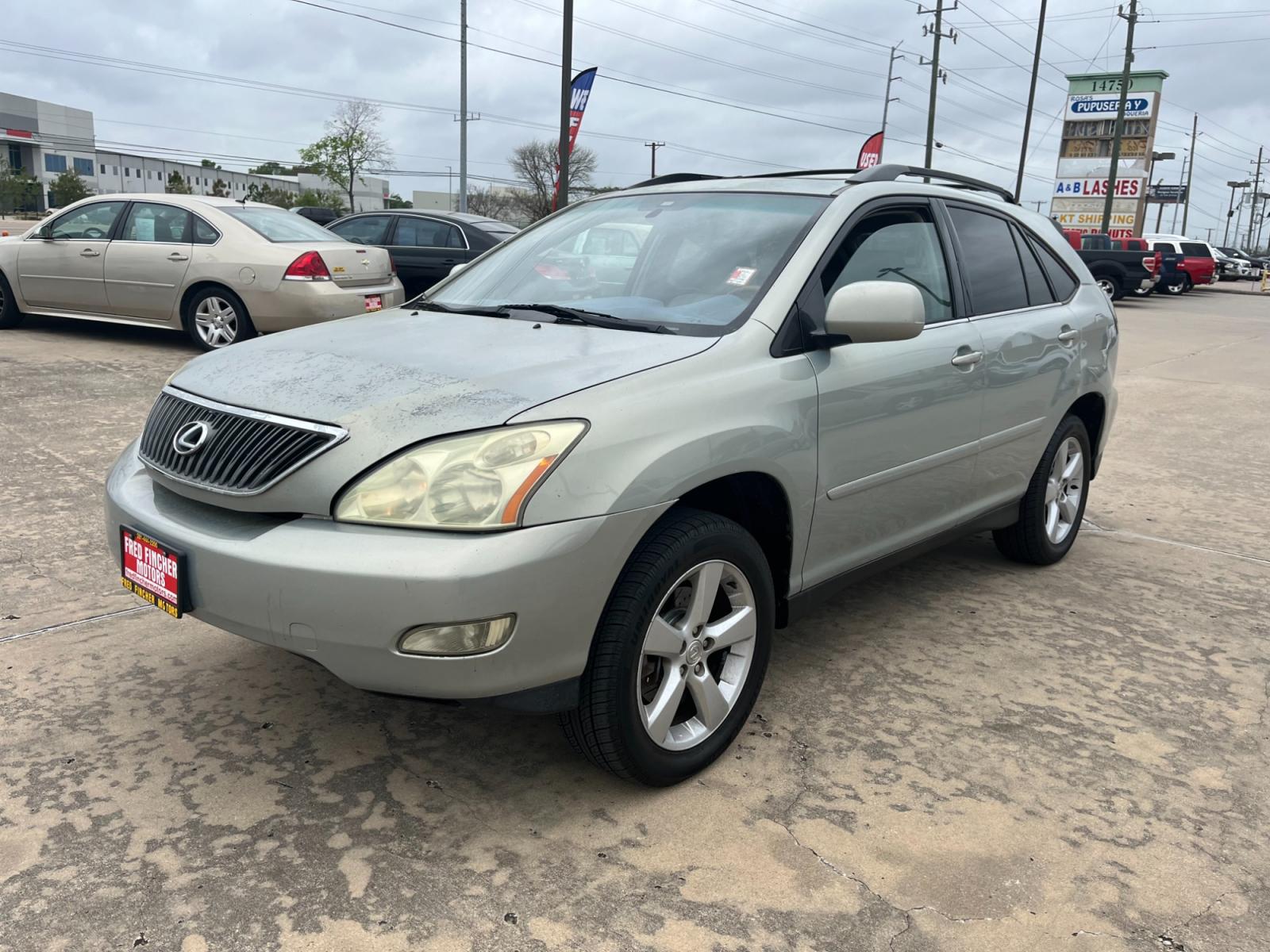 2004 SILVER /TAN Lexus RX 330 (JTJGA31U340) with an 3.3 engine, Automatic transmission, located at 14700 Tomball Parkway 249, Houston, TX, 77086, (281) 444-2200, 29.928619, -95.504074 - Photo #2
